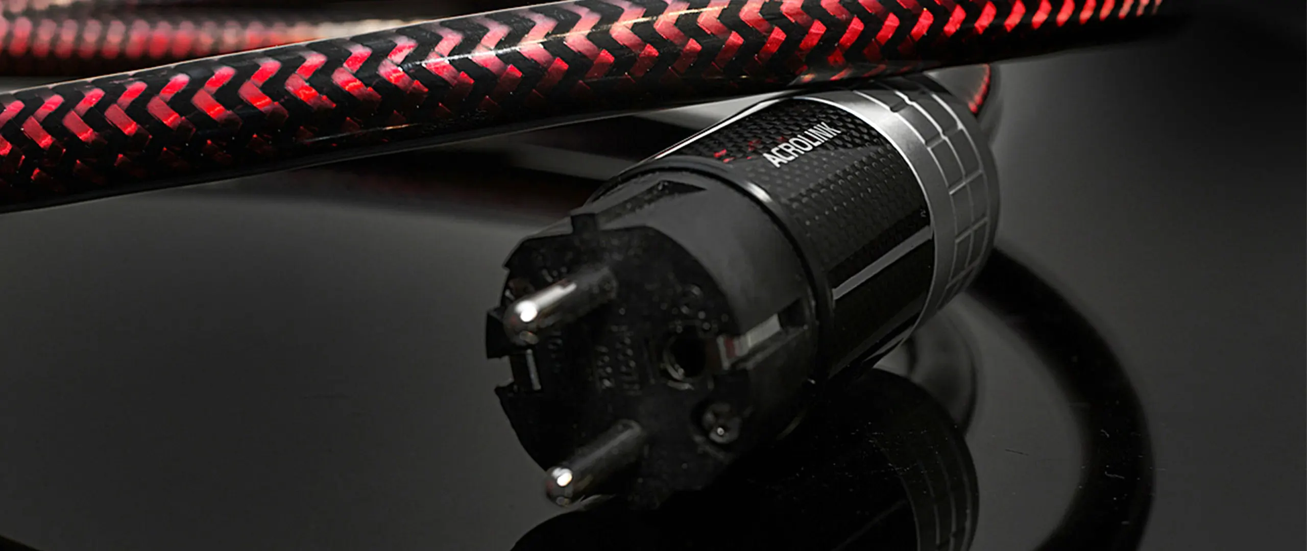 Zdjęcie przedstawia acrolink kabel 01.