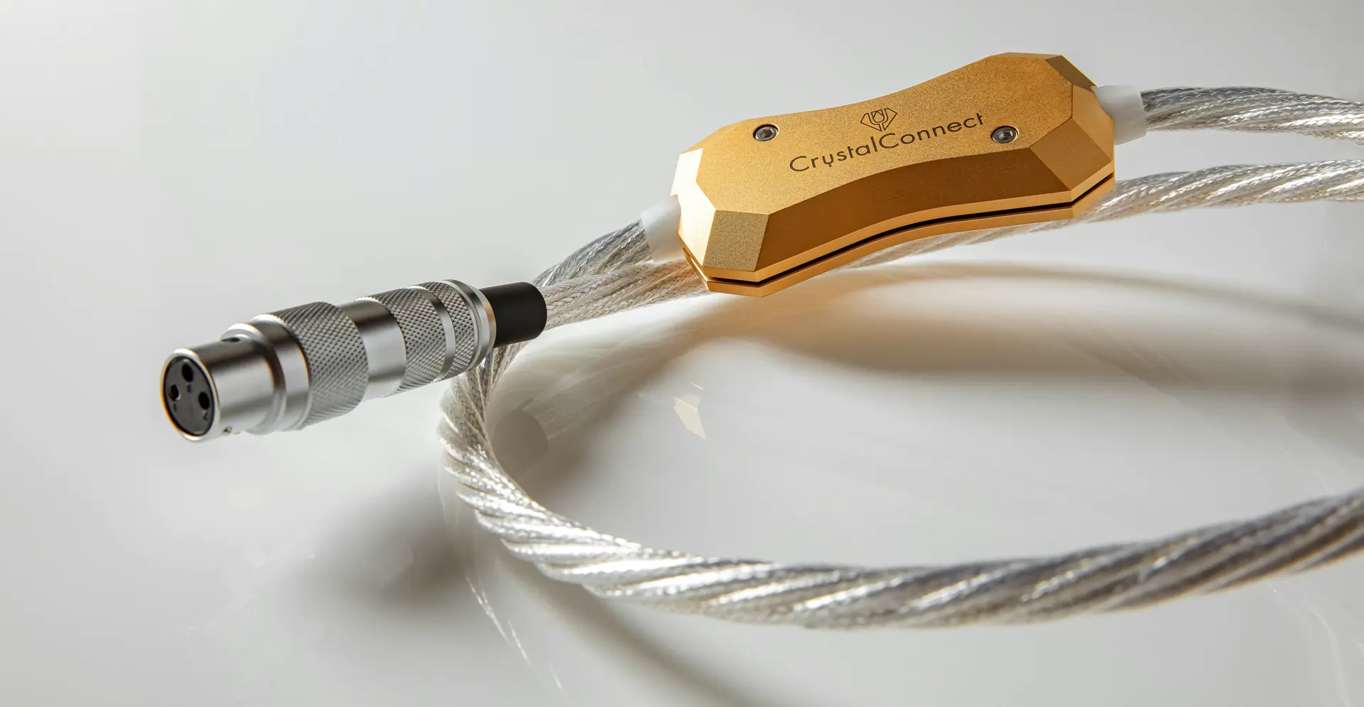 Zdjęcie przedstawia CrystalConnect nautilus kable crystal cable.