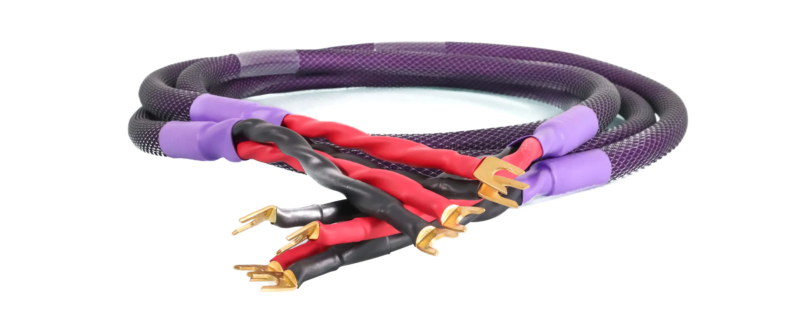 Zdjęcie przedstawia kable hi end acoustic zen z koncowkami do gramofonu.