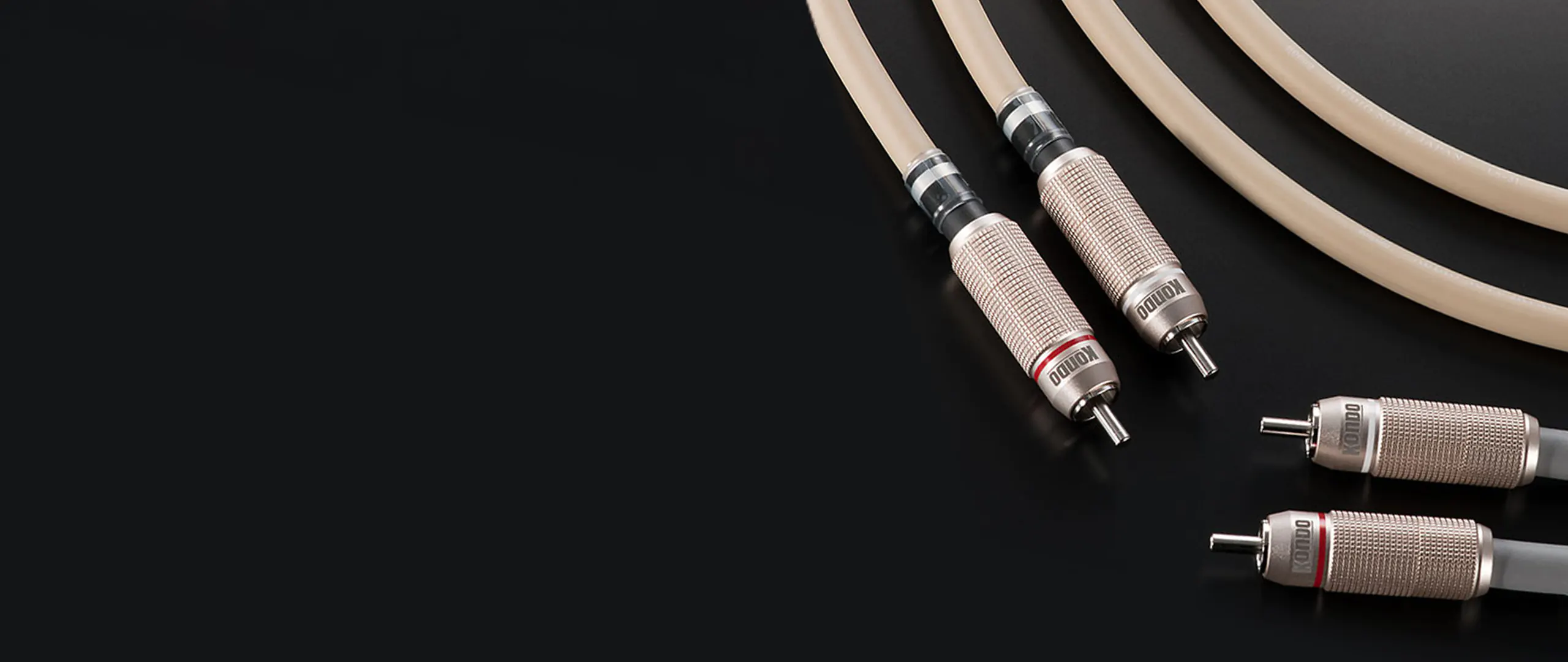 Zdjęcie przedstawia kable hi end kondo audio note z koncowkami do gramofonu.