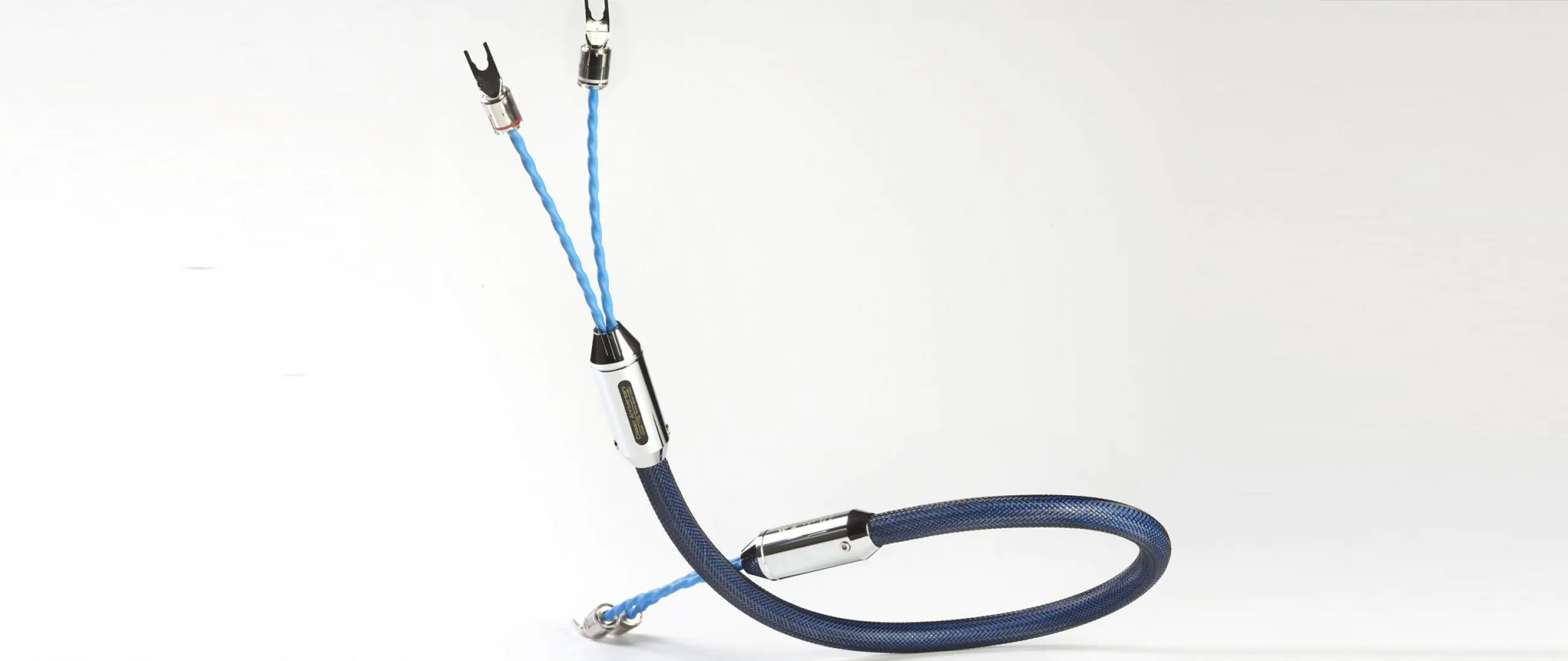 Zdjęcie przedstawia kable hi end siltech z koncowkami.