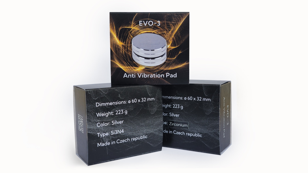 Opakowanie produktu EVO-3 Anti Vibration Pad oraz srebrny izolator antywibracyjny RDacoustic na białym tle, Gdańsk, Sopot, Gdynia, Trójmiasto.