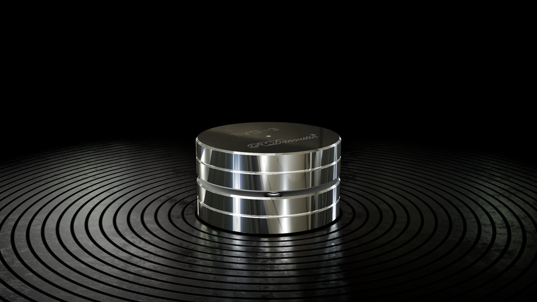 Srebrny izolator antywibracyjny EVO-3 marki RDacoustic na czarnym tle z widocznymi pierścieniami, Gdańsk, Sopot, Gdynia, Trójmiasto.