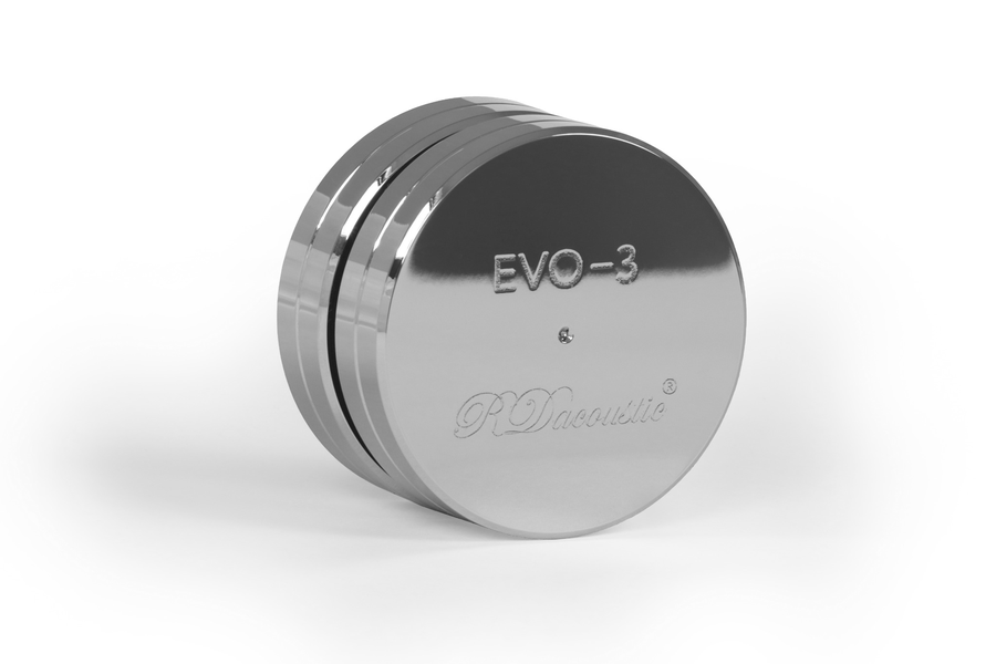 Srebrny izolator antywibracyjny EVO-3 marki RDacoustic pod kątem na białym tle, Gdańsk, Sopot, Gdynia, Trójmiasto.